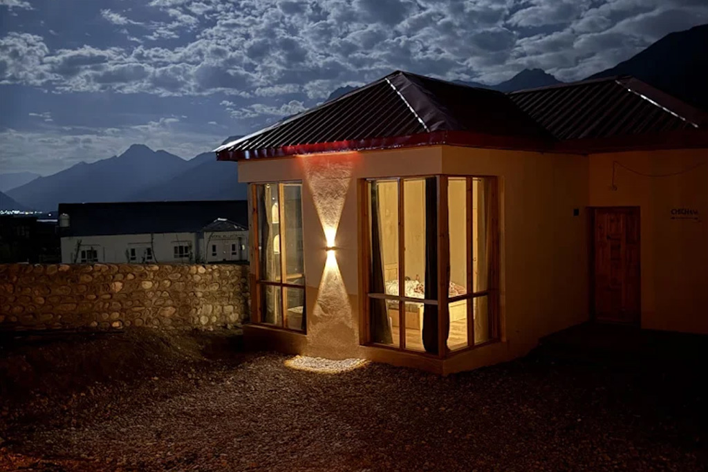 Warm traditional interior at SAU Cottages